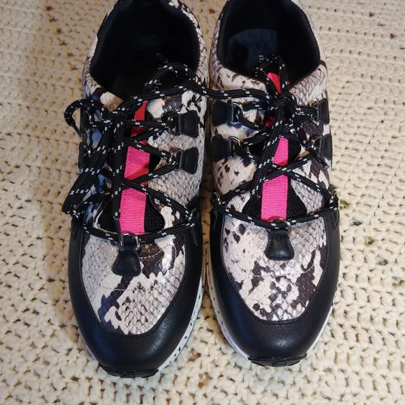 Madden Girl Black & Snake Skin Sneakers SZ 8.5 - Picture 3 of 7